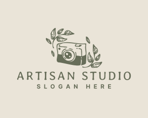 Retro Camera Studio logo design