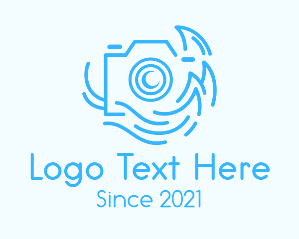 Travel Photographer logo example 2